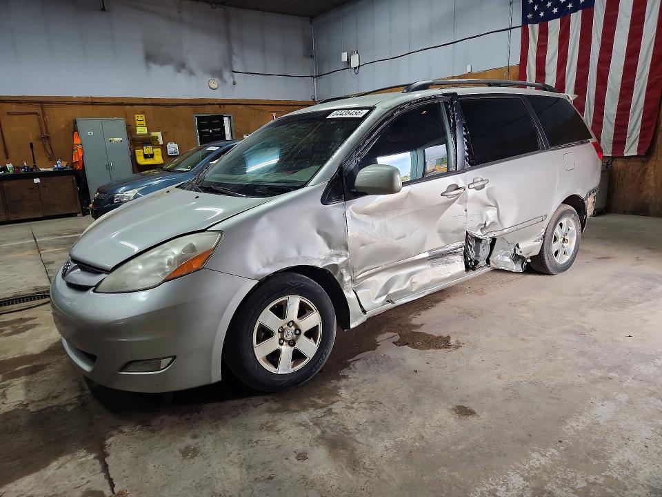 Снимка 1 от търг – 2007 TOYOTA SIENNA с VIN 5TDZK22C67S094493