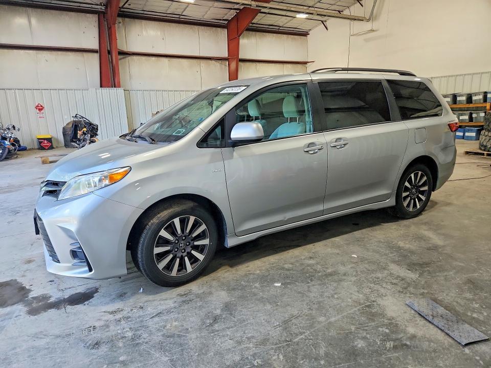 TOYOTA SIENNA 2020 with VIN 5TDJZ3DC5LS236709 - Photo from auction