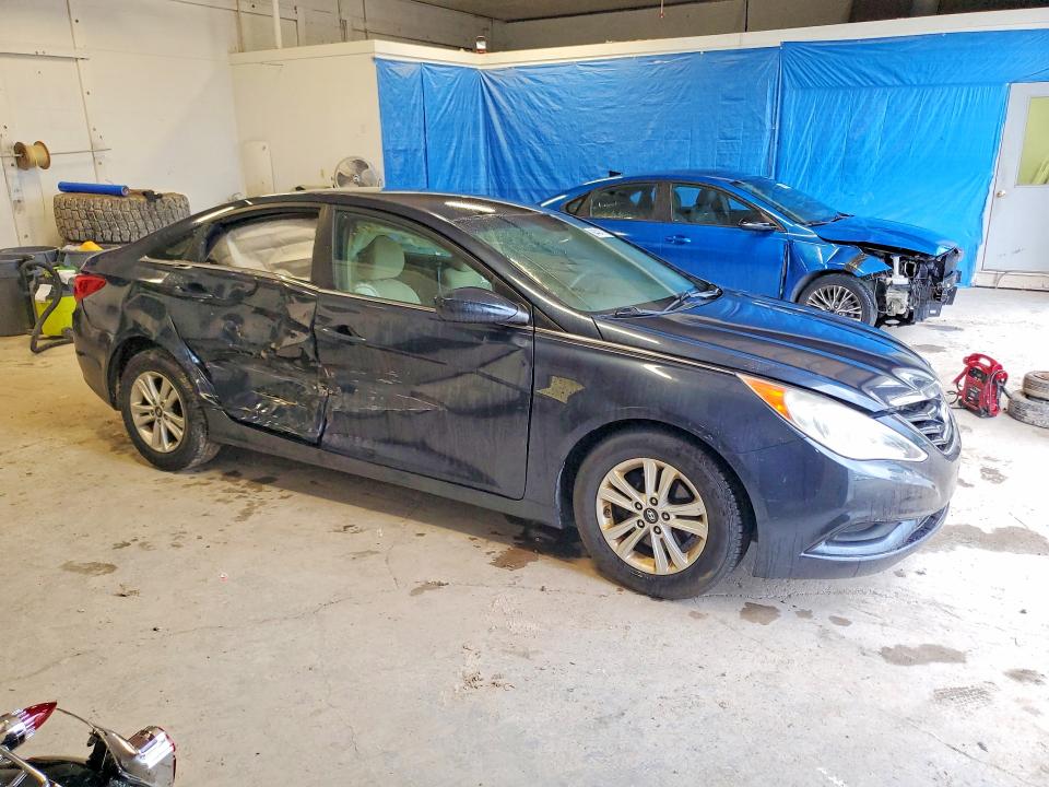 Photo 4 from auction – 2011 HYUNDAI SONATA with VIN 5NPEB4AC3BH180998