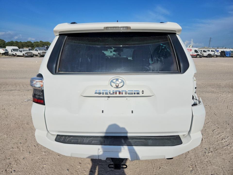 Photo 6 from auction – 2024 TOYOTA 4RUNNER with VIN JTEMU5JR0R6249596