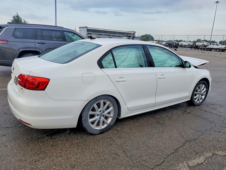 Photo 3 from auction – 2014 VOLKSWAGEN JETTA with VIN 3VWD17AJ5EM369050