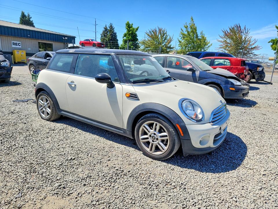Photo 4 from auction – 2011 MINI COOPER with VIN WMWSU3C58BT183913