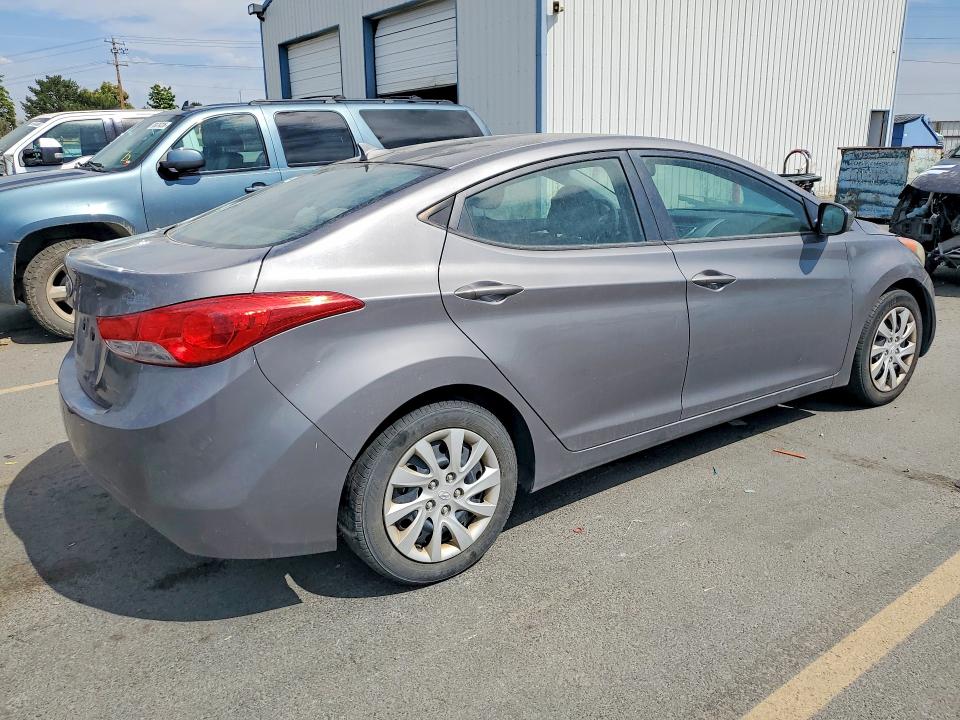 Photo 3 from auction – 2012 HYUNDAI ELANTRA with VIN 5NPDH4AE3CH068439