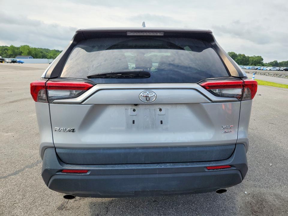 Photo 6 from auction – 2021 TOYOTA RAV4 with VIN 2T3P1RFV3MW143545