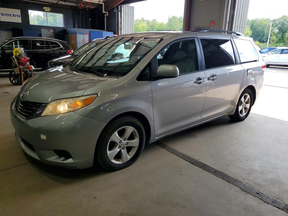 2014 TOYOTA SIENNA - Търг №64669046