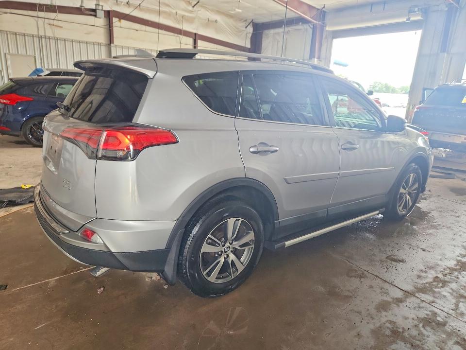 Photo 3 from auction – 2017 TOYOTA RAV4 with VIN 2T3RFREV8HW576831