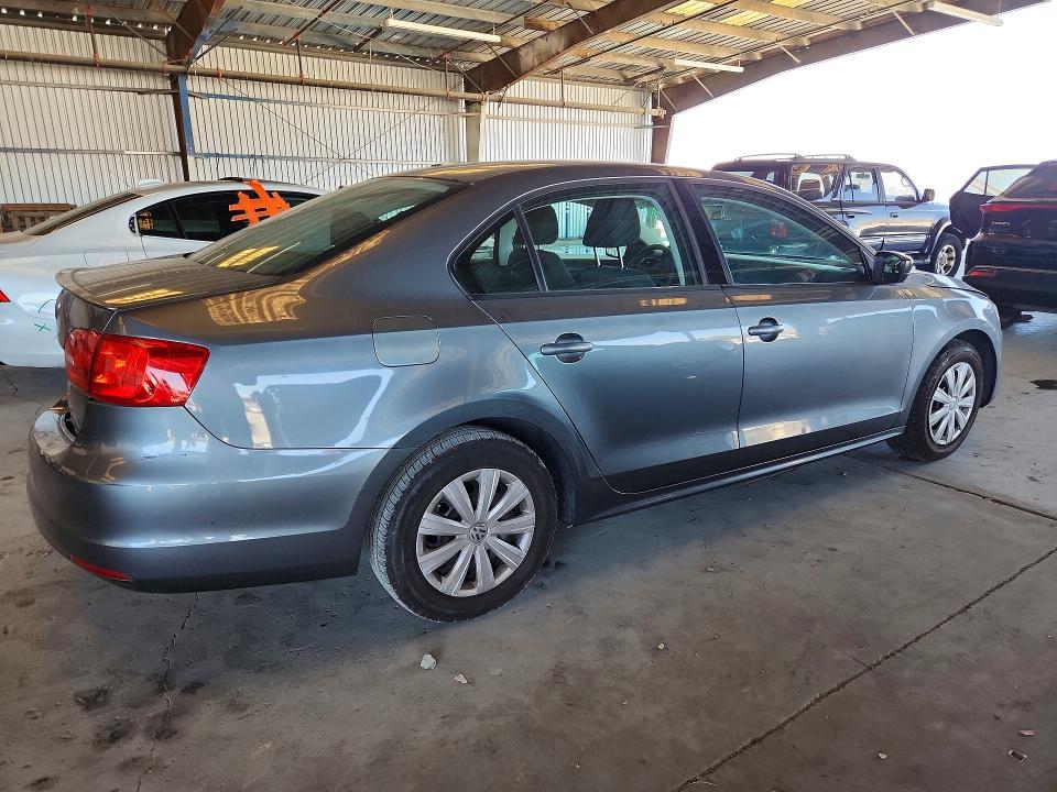 Photo 3 from auction – 2013 VOLKSWAGEN JETTA with VIN 3VW2K7AJ9DM415806