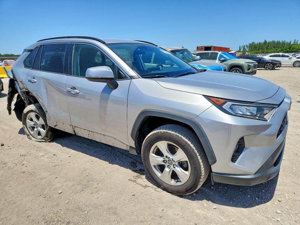 Photo 4 from auction – 2020 TOYOTA RAV4 with VIN 2T3W1RFV4LC068981