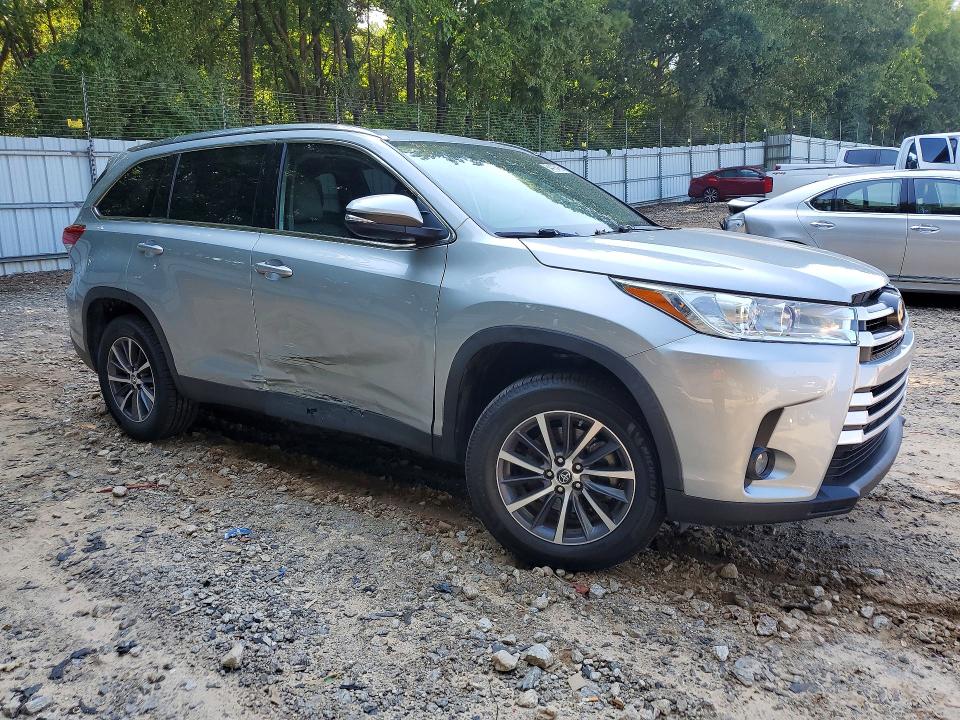 Photo 4 from auction – 2019 TOYOTA HIGHLANDER with VIN 5TDKZRFH4KS566792