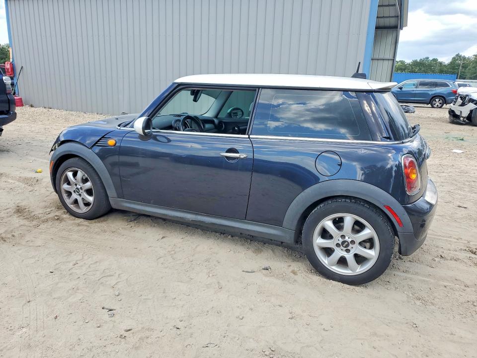 Photo 2 from auction – 2007 MINI COOPER with VIN WMWMF33547TU62706