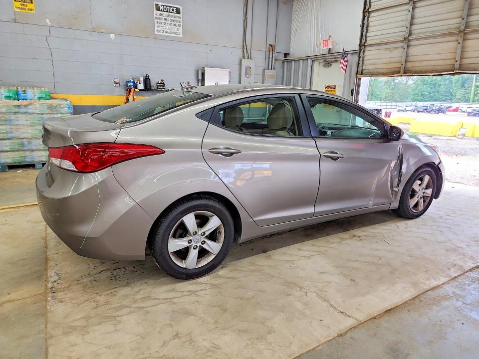 Photo 3 from auction – 2013 HYUNDAI ELANTRA with VIN 5NPDH4AE5DH308429