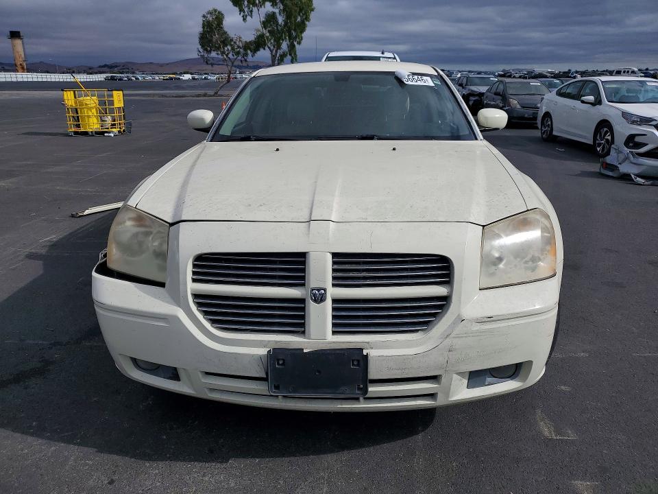 Photo 5 from auction – 2005 DODGE MAGNUM with VIN 2D8GZ48V55H688447
