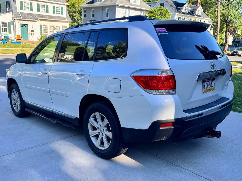 Photo 3 from auction – 2011 TOYOTA HIGHLANDER with VIN 5TDBK3EH2BS090027