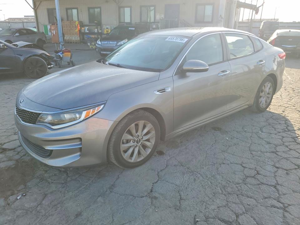 Zdjęcie 1 z aukcji – 2018 KIA OPTIMA z VIN 5XXGT4L38JG264148