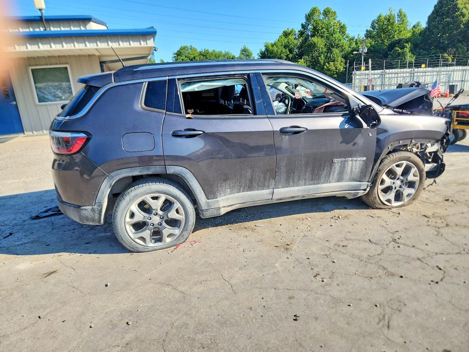 Photo 3 from auction – 2018 JEEP COMPASS with VIN 3C4NJCCB0JT358642