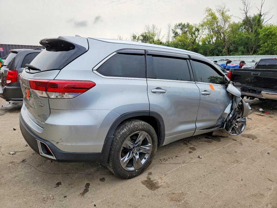 Photo 3 from auction – 2017 TOYOTA HIGHLANDER with VIN 5TDDZRFH7HS384361