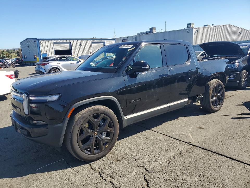 RIVIAN R1T 2025 with VIN 7FCTGBAA2SN036560 - Photo from auction