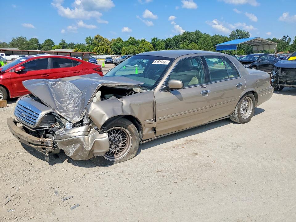 FORD CROWN VICTORIA 2001 with VIN 2FAFP74W61X106474 - Photo from auction