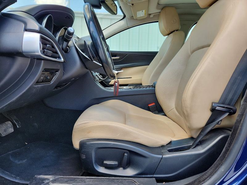 Photo 7 from auction – 2017 JAGUAR XE with VIN SAJAR4BG5HA975791