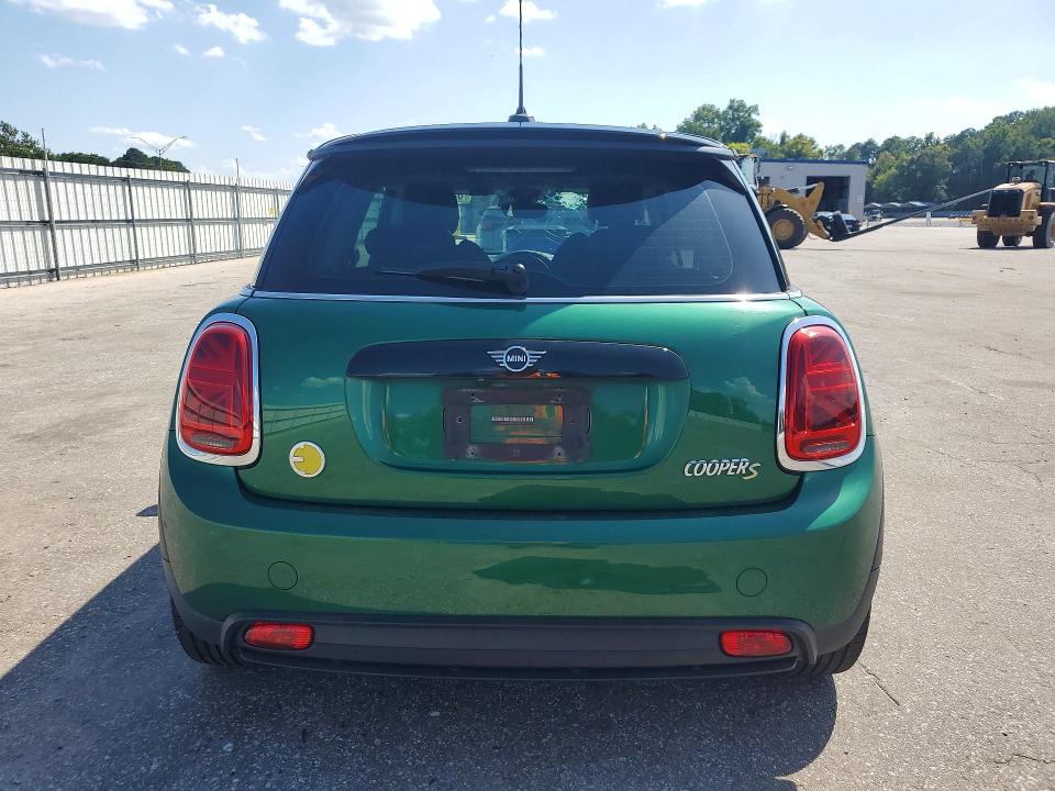 Photo 6 from auction – 2022 MINI COOPER with VIN WMW13DJ07N2R36210
