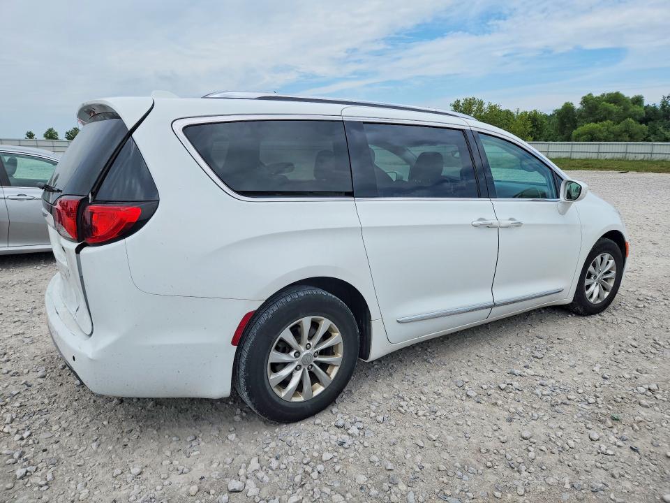 Photo 3 from auction – 2018 CHRYSLER PACIFICA with VIN 2C4RC1EG4JR108171