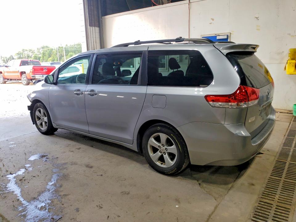 Photo 2 from auction – 2012 TOYOTA SIENNA with VIN 5TDKK3DC9CS180380