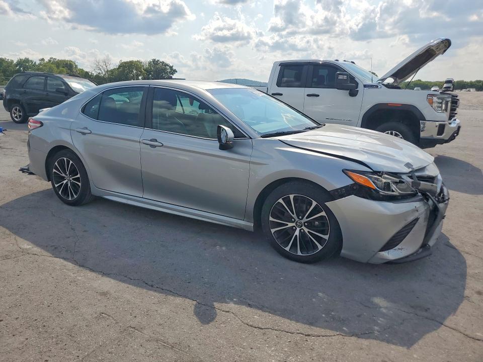 Снимка 4 от търг – 2018 TOYOTA CAMRY с VIN 4T1B11HK1JU661530