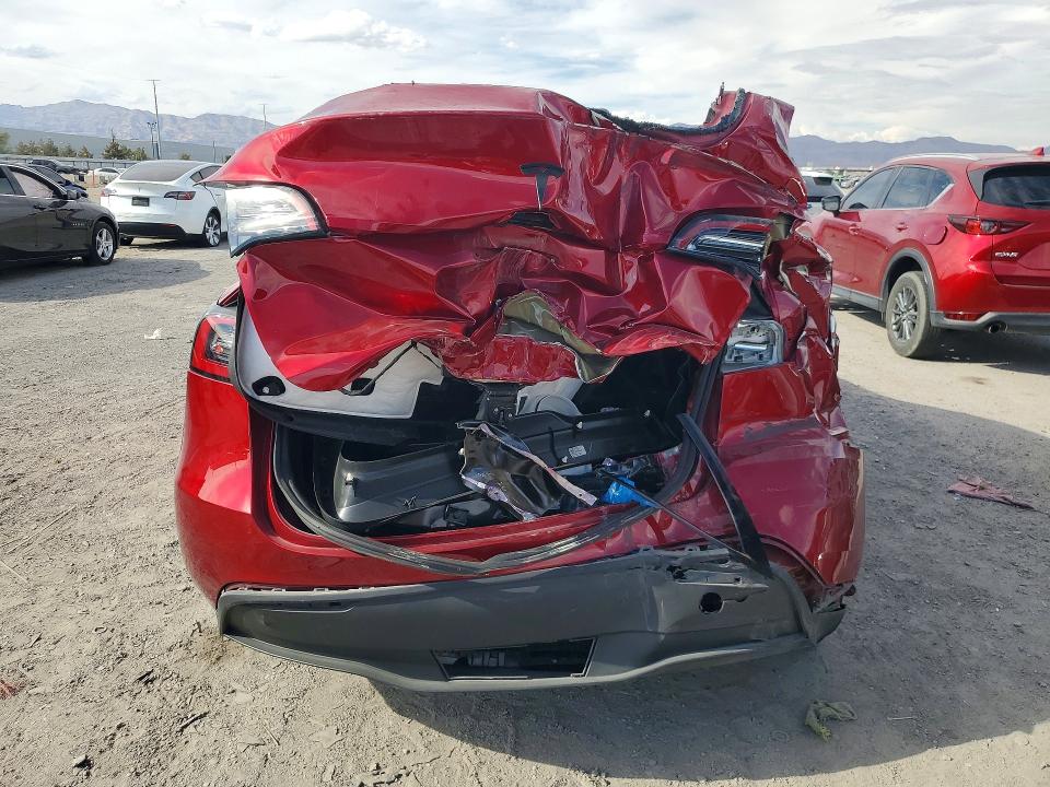 Снимка 6 от търг – 2024 TESLA MODEL Y с VIN 7SAYGDEE3RA276147