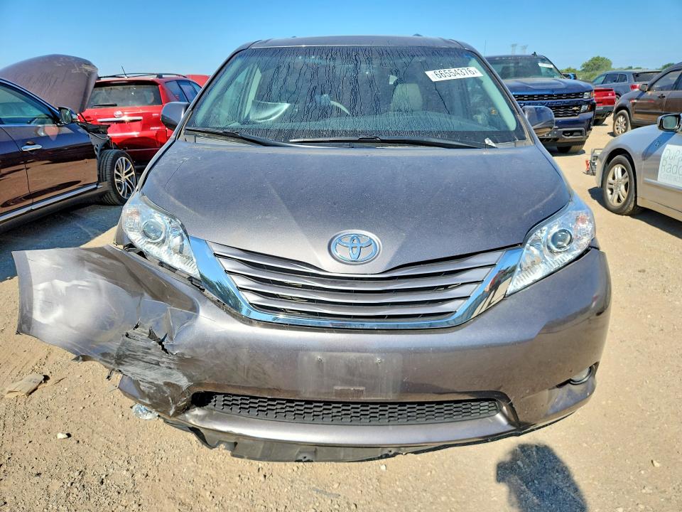 Photo 5 from auction – 2017 TOYOTA SIENNA with VIN 5TDYZ3DC7HS843345