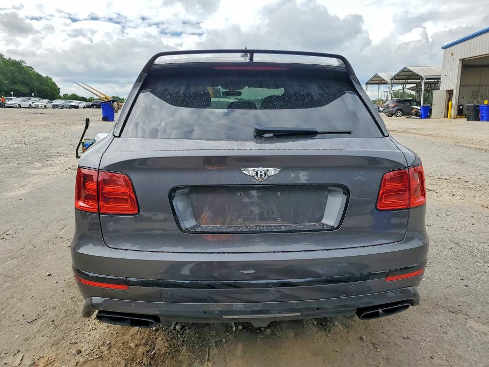Photo 6 from auction – 2018 BENTLEY BENTAYGA with VIN SJAAC2ZV6JC018686