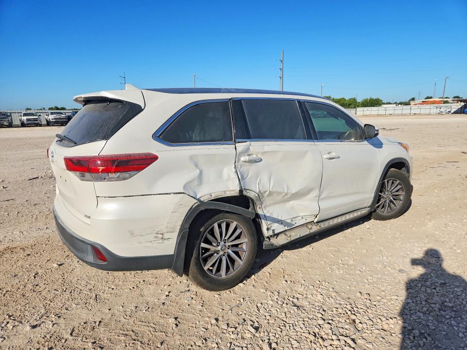 Photo 3 from auction – 2017 TOYOTA HIGHLANDER with VIN 5TDKZRFH1HS515002