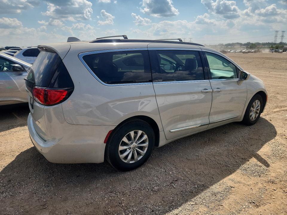 Photo 3 from auction – 2017 CHRYSLER PACIFICA with VIN 2C4RC1BGXHR794294