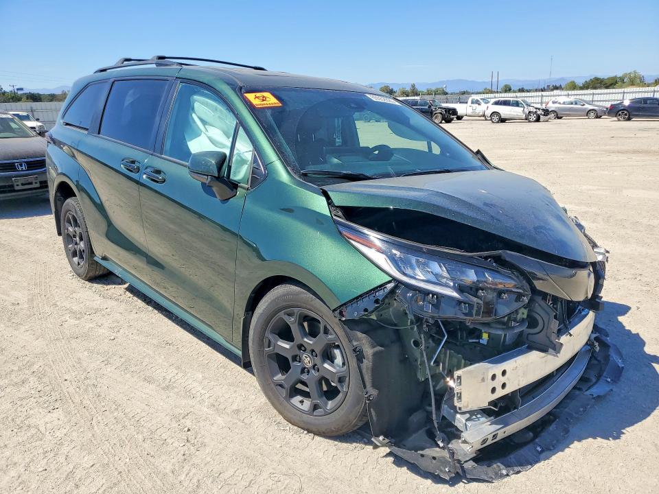 Photo 4 from auction – 2025 TOYOTA SIENNA with VIN 5TDCSKFC8SS213296