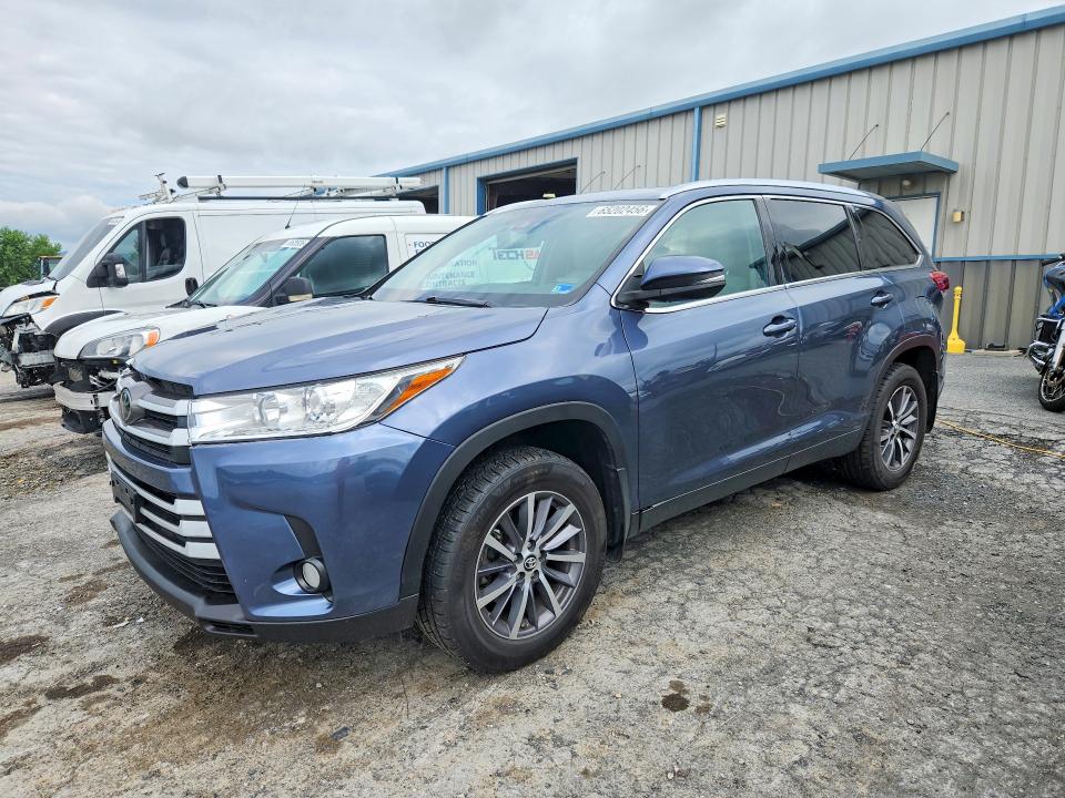 TOYOTA HIGHLANDER 2019 with VIN 5TDJZRFH5KS944033 - Photo from auction