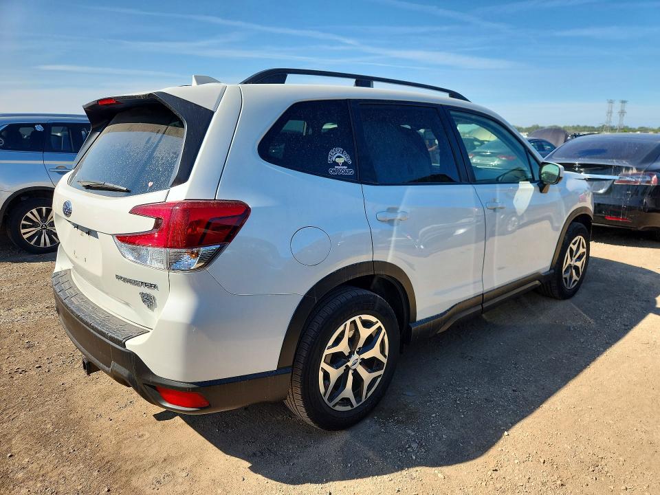 Photo 3 from auction – 2020 SUBARU FORESTER with VIN JF2SKAJC5LH449893
