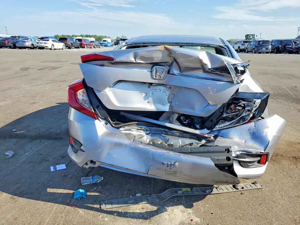 Photo 6 from auction – 2018 HONDA CIVIC with VIN 19XFC2F58JE030047