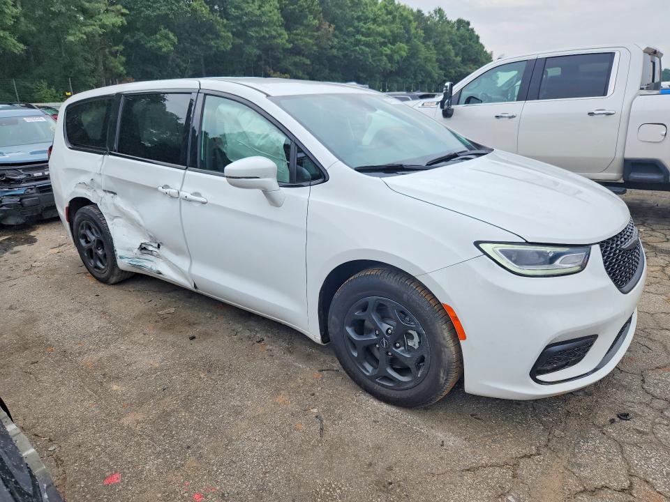 Photo 4 from auction – 2022 CHRYSLER PACIFICA with VIN 2C4RC1L73NR227659
