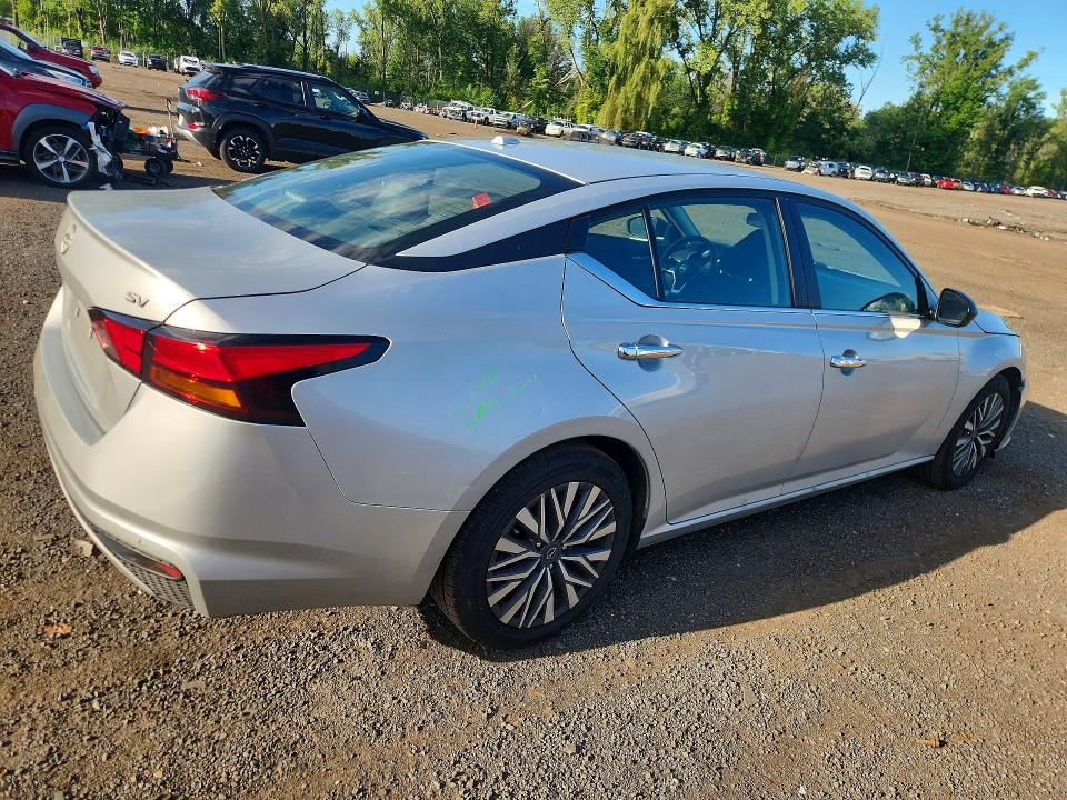 Photo 3 from auction – 2024 NISSAN ALTIMA with VIN 1N4BL4DV3RN348085