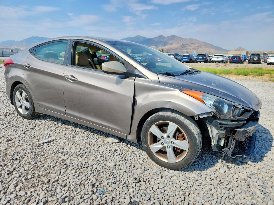 Photo 4 from auction – 2013 HYUNDAI ELANTRA with VIN 5NPDH4AE4DH306574