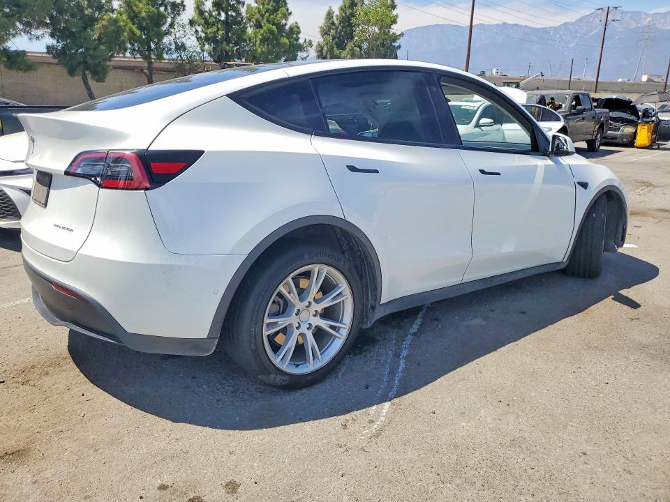 Фото 3 с аукциона – 2021 TESLA MODEL Y с VIN 5YJYGAEE4MF189199