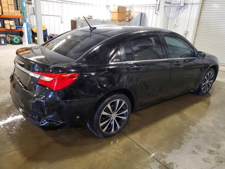 Photo 3 from auction – 2011 CHRYSLER 200 with VIN 1C3BC8FG1BN601236
