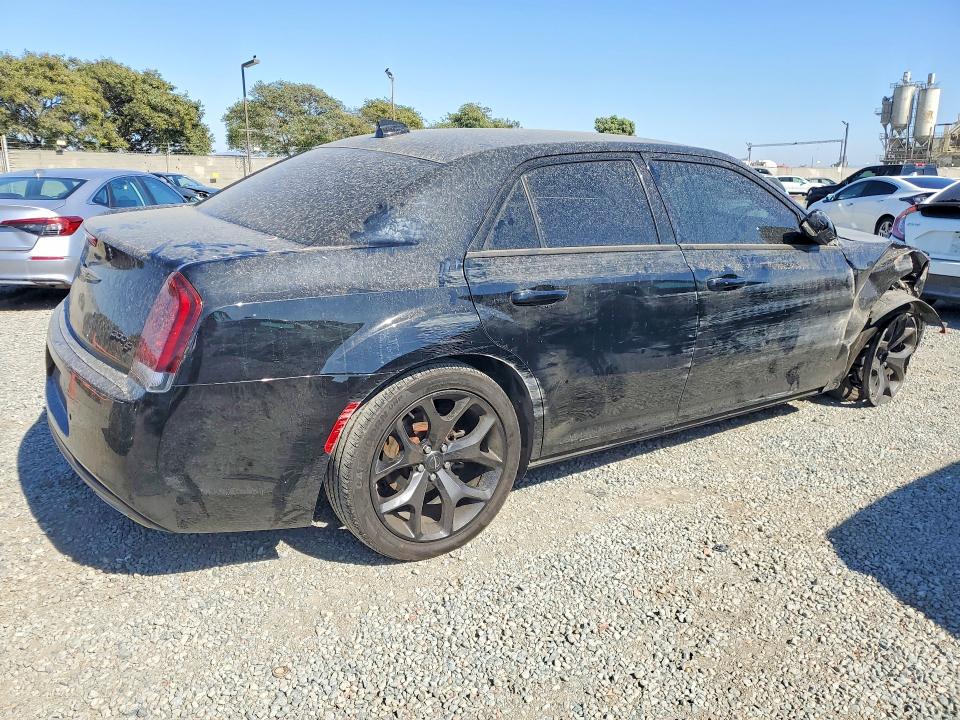 Photo 3 from auction – 2021 CHRYSLER 300 with VIN 2C3CCABG4MH529140