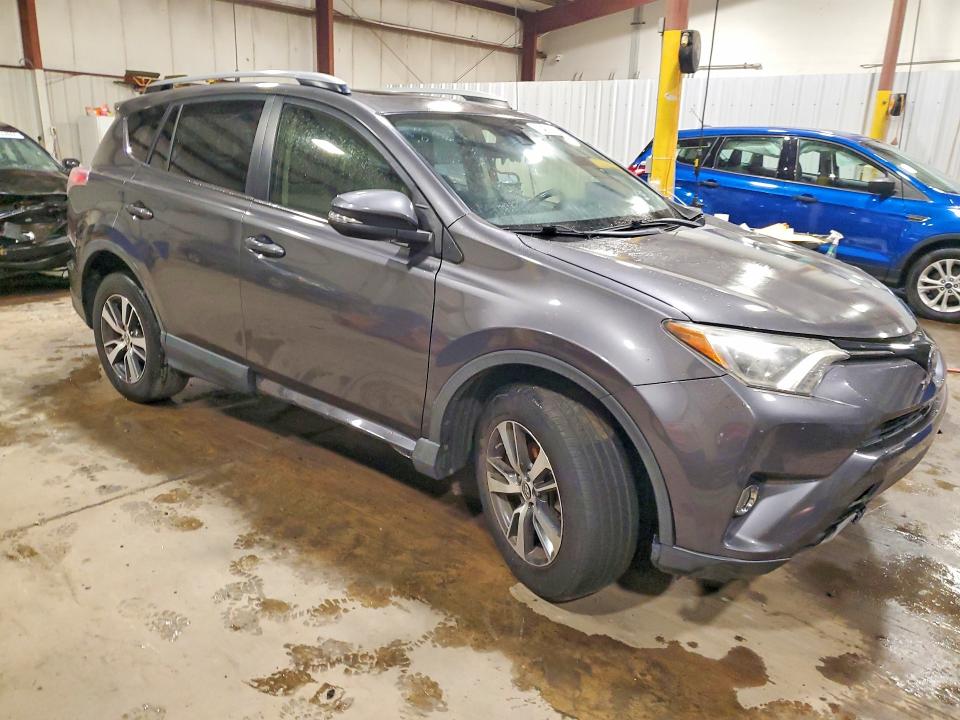 صورة رقم 4 من المزاد - 2017 TOYOTA RAV4 مع VIN JTMRFREV0HJ113158