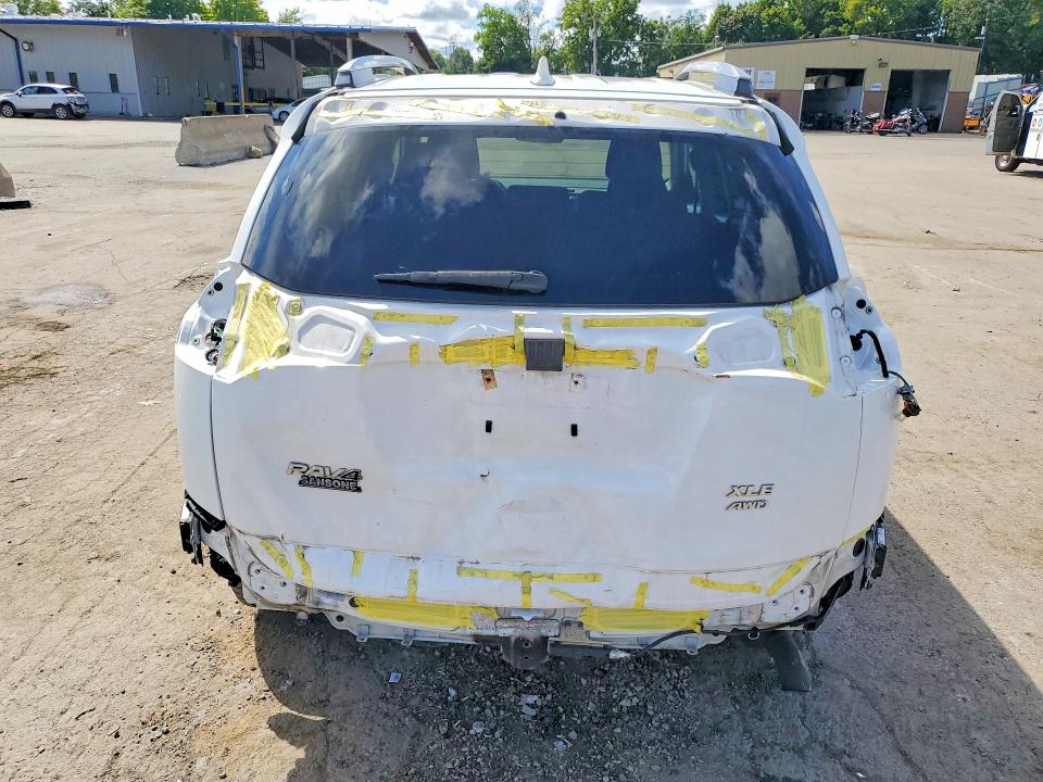 Photo 6 from auction – 2018 TOYOTA RAV4 with VIN 2T3RFREV8JW744523