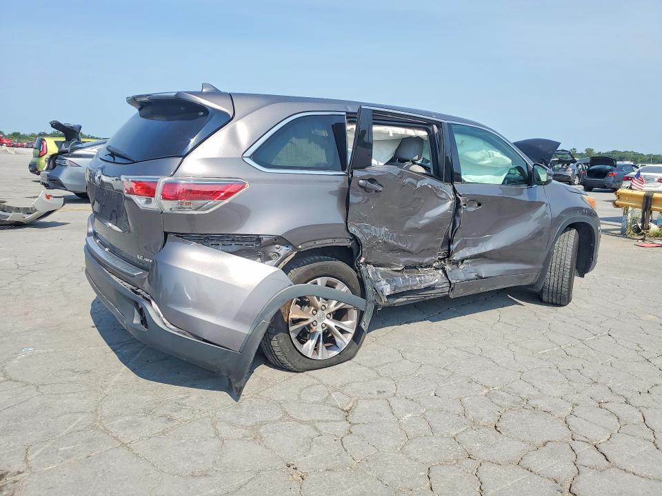 Photo 3 from auction – 2015 TOYOTA HIGHLANDER with VIN 5TDBKRFHXFS100004