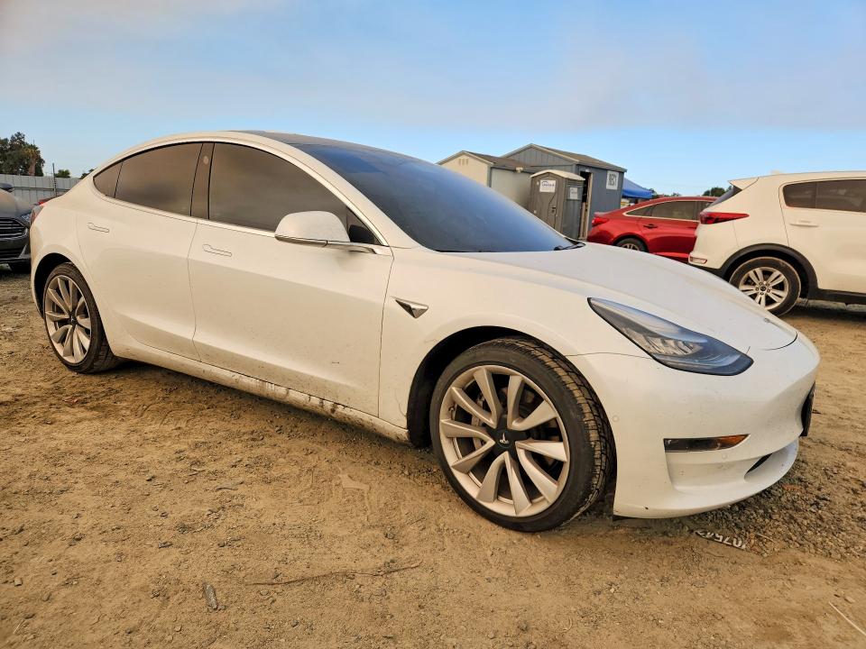 Photo 4 from auction – 2018 TESLA MODEL 3 with VIN 5YJ3E1EA8JF154691
