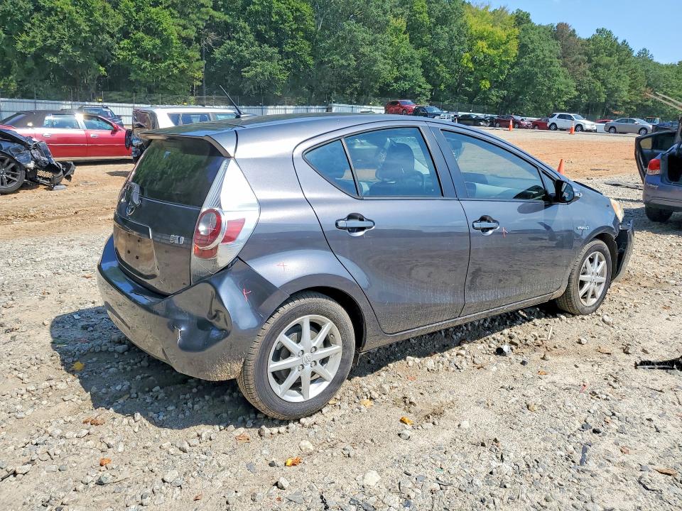 Photo 3 from auction – 2012 TOYOTA PRIUS C with VIN JTDKDTB37C1021836