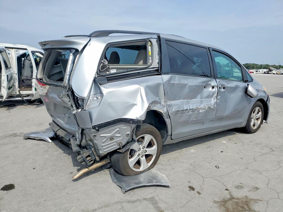 Photo 3 from auction – 2013 TOYOTA SIENNA with VIN 5TDKK3DC6DS381106