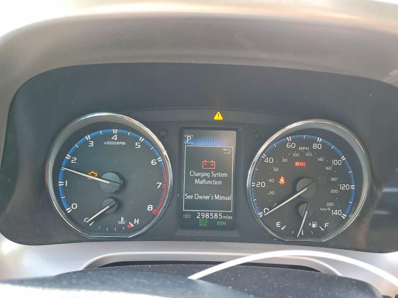 Photo 9 from auction – 2016 TOYOTA RAV4 with VIN JTMDFREV4GJ100308