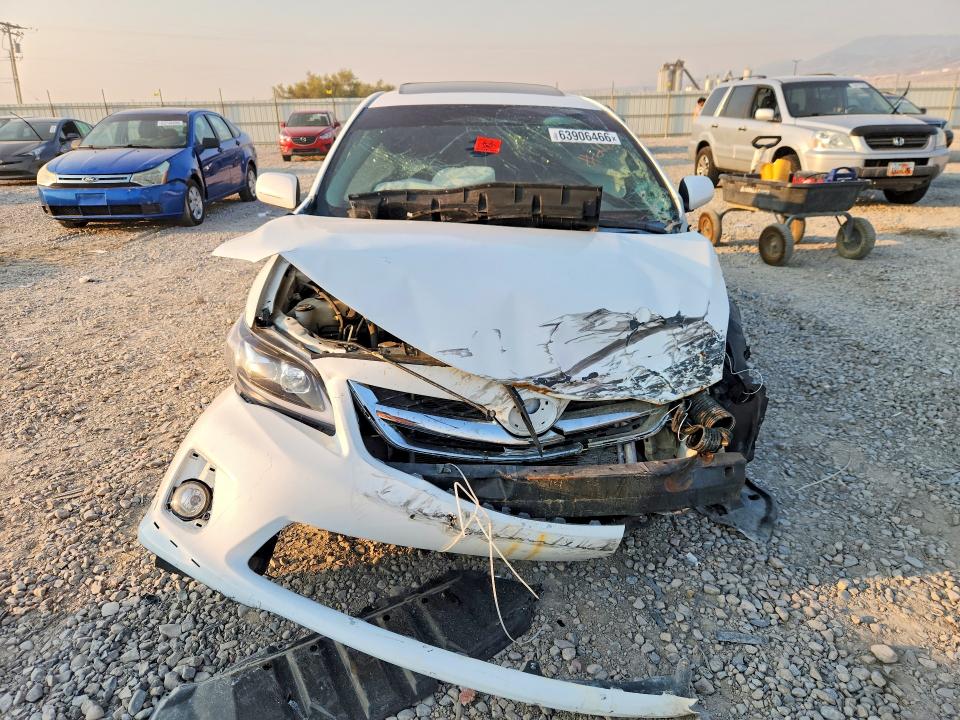 Снимка 5 от търг – 2011 TOYOTA COROLLA с VIN 2T1BU4EE3BC741406